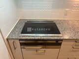 ザ東京タワーズシータワー IHクッキングヒーターと食洗機を備えたモダンなキッチン