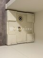 ザ東京タワーズシータワー 天井埋め込み型の換気口と配線が見える洗濯機パン