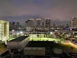 パークアクシス豊洲キャナル 夜間に輝く都市景観を望むテラスからの眺望