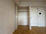 JMFレジデンス世田谷三宿 ハンガーパイプ付きの広めのクローゼット空間