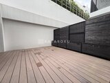 JMFレジデンス世田谷三宿 ウッドデッキ張りの開放的なテラススペース