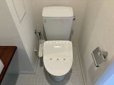 JMFレジデンス世田谷三宿 温水洗浄便座付きの清潔感のあるトイレ空間