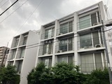 KDXレジデンス自由が丘 白を基調とした開放的なモダン建築の外観