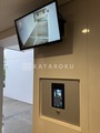 KDXレジデンス自由が丘 モニターと電子パネル付きのセキュアなエントランスホール