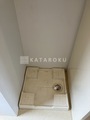 KDXレジデンス自由が丘 浴室天井部分の通気口と換気扇が備わったシンプルな空間