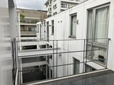 KDXレジデンス自由が丘 バルコニーから見たモダンな建物と周辺環境
