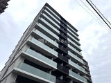 レジディア品川シーサイド モダンなファサードの共有部分が整然と並ぶマンション外観