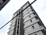レジディア品川シーサイド 下から見上げた、モダンなデザインの高層マンション外観