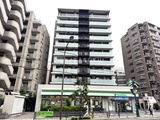 レジディア品川シーサイド 商業施設が併設された中層マンションの外観