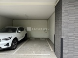 レジディア品川シーサイド 機械式駐車場の屋内空間に整然と配置された駐車スペース