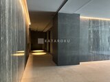 グランパセオ清澄白河 モダンな石張り壁と間接照明が特徴的な共用廊下