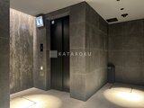 グランパセオ清澄白河 モダンな落ち着いた雰囲気のエレベーターホール