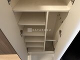 グランパセオ清澄白河 可動棚とハンガーパイプ付きの収納スペース内部