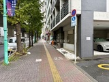 プレミアステージ笹塚 外観と歩道。
