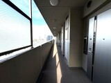 HF西新宿レジデンスウエスト 共用廊下。