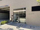 グランドシティタワー月島 明るい日差しが差し込む建物エントランスの様子