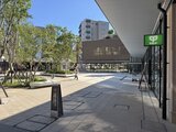 グランドシティタワー月島 緑に囲まれた開放的な共用エントランス広場