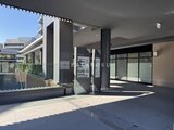 グランドシティタワー月島 日中の光が差し込む開放的なエントランスホール