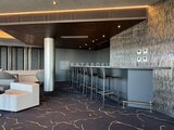 グランドシティタワー月島 モダンな照明とテクスチャー壁が映えるラウンジスペース