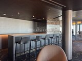 グランドシティタワー月島 モダンな雰囲気のバーカウンター付きラウンジ