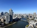 グランドシティタワー月島 高層階から望む川沿いの都市景観と建物群