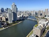 グランドシティタワー月島 川沿いの高層建築群と都市風景が広がる眺望