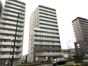 パークリュクス西新宿 外観引き。