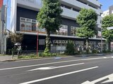 パークフラッツ学芸大学 緑を配した落ち着いた印象の店舗併用型建物外観