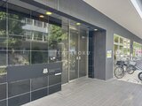 パークフラッツ学芸大学 モダンな外観の商業施設に隣接した