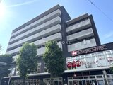 パークフラッツ学芸大学 商業施設が併設された、モダンな印象の共合ビルディング外観