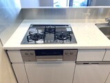 ローレルタワールネ浜松町 キッチン3口ガスコンロ。