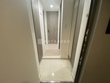 ブライズ大森本町 明るい廊下から各部屋へ通じるドアが見える間取り