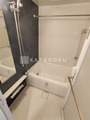 シーズンフラッツ新高円寺 黒いアクセントパネルがアクセントのシャワーバス室