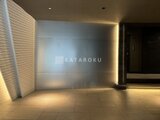クレイシア亀戸サウスコート 間接照明がある落ち着いた印象のエントランスホール