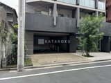 クレイシア亀戸サウスコート 開放的なエントランスと駐車スペースがある建物外観