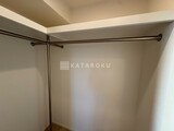 ザ・パークハビオ北千住 洋室のウォークインクローゼット。