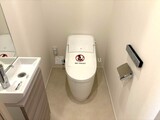 ザ・パークハビオ北千住 清潔感のあるトイレ空間、温水洗浄便座付き