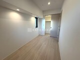 ザ・パークハビオ北千住 明るい照明が行き届いた廊下から各部屋へ繋がる動線