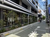 ザ・パークハビオ北千住 緑の植栽を配置したモダンな外観と