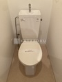 アルブル高輪 手洗い付きの清潔感のあるトイレ空間