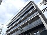 アイフラット品川戸越パークサイド 落ち着いた印象のモダン建築、低層から中層へと段々になった外観