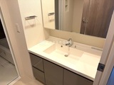 リーフシティ市川ザ・レジデンス 独立洗面台。