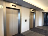 ヨコソーレインボータワーハイツ エレベーター前。