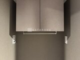 ブランシエスタ目黒中央町 鏡と収納が付いた落ち着いた印象の洗面室