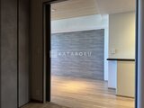 ブランシエスタ目黒中央町 玄関から見たリビングダイニングの開放的な空間