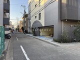メゾンドタカヤ 前面道路から外観。