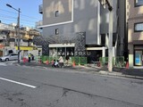 ラティエラ秋葉原 前面道路から外観。