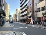 ブリリアイスト浅草 前面道路から外観引き。