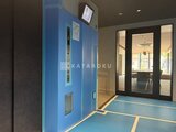 RJRプレシア蒲田 エレベーターホール、床の色分けが清潔な共用部
