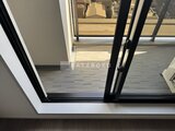 RJRプレシア蒲田 大きな窓から自然光が差し込む開放的なバルコニー出入り口